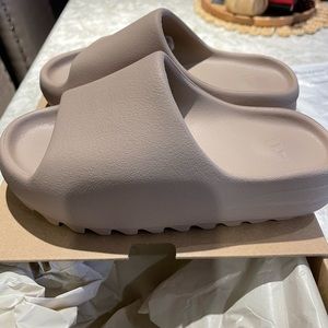 BRAND NEW Yeezy Slides PURE Size 4